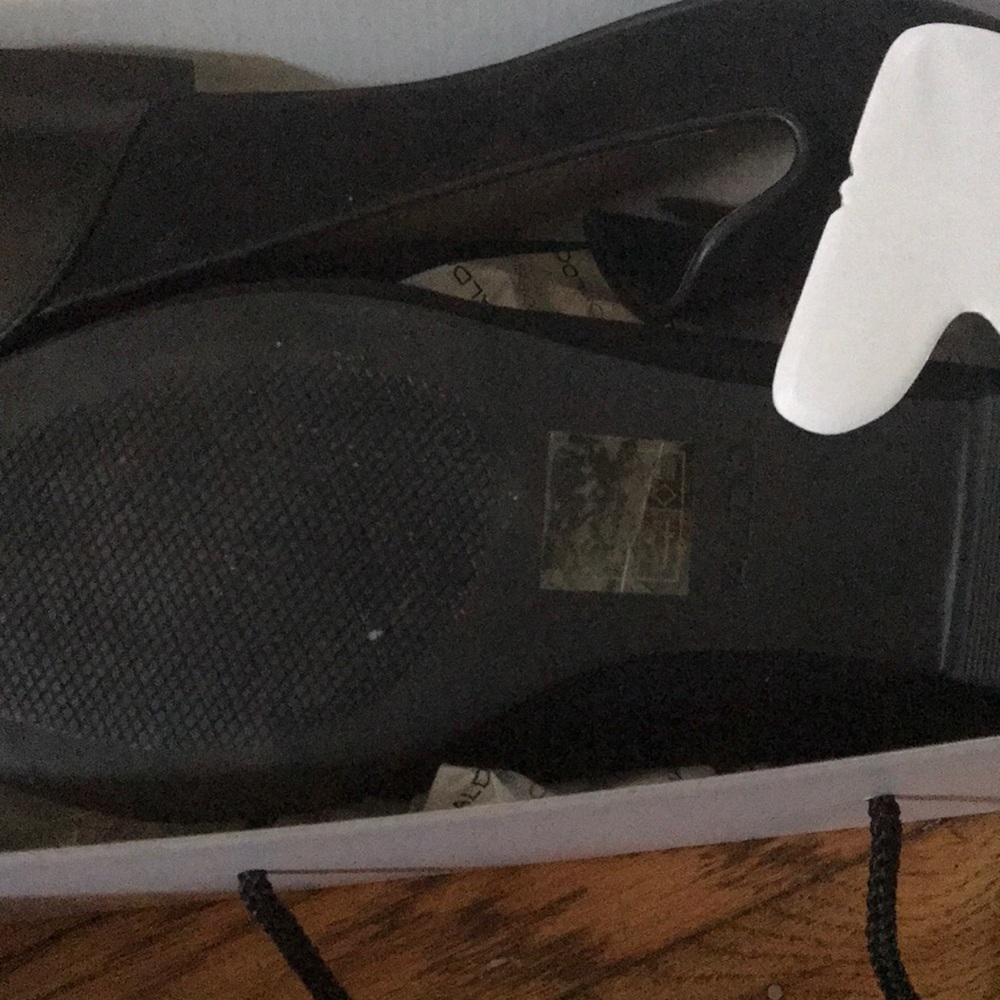 Flats - Picture 2 of 3